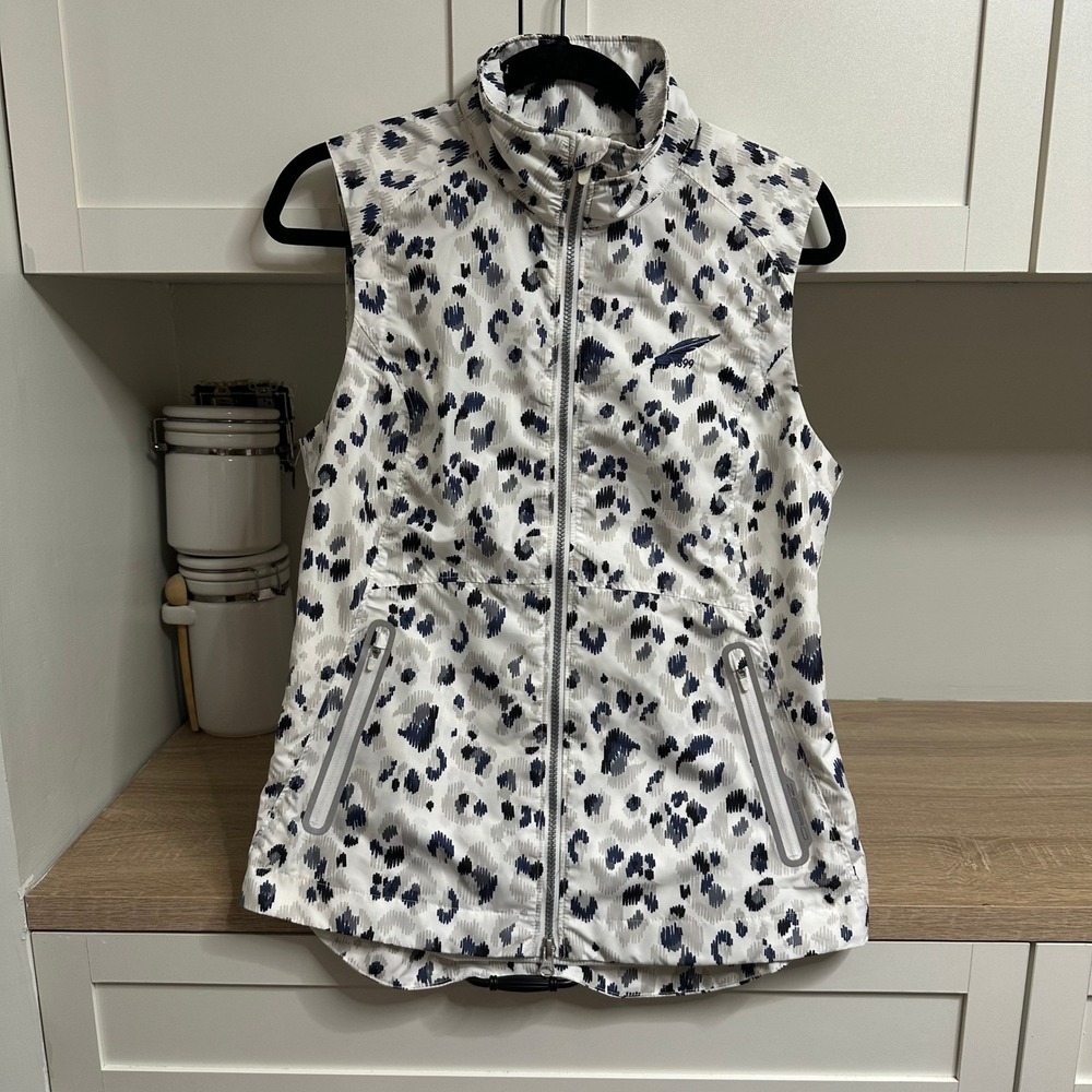 Zero‎ Restriction Wanda Vest Womens M Silver Leopard Print Golf Full Zip Pockets